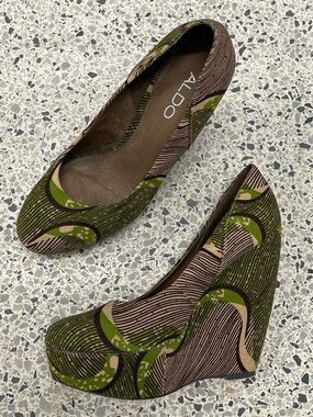 ALDO Forwood Tribal Olive Green & Tan Printed Pattern Platform Wedges